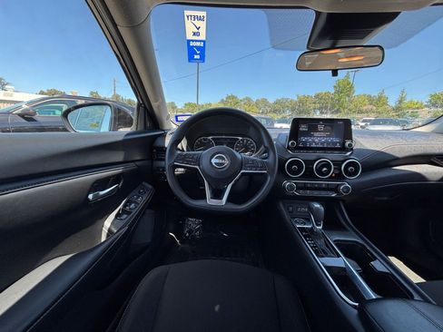 Used 2025 Nissan Sentra SV FWD image 32