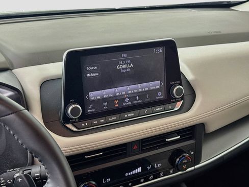 Used 2025 Nissan Rogue SV w/ SV Premium Package FWD image 14