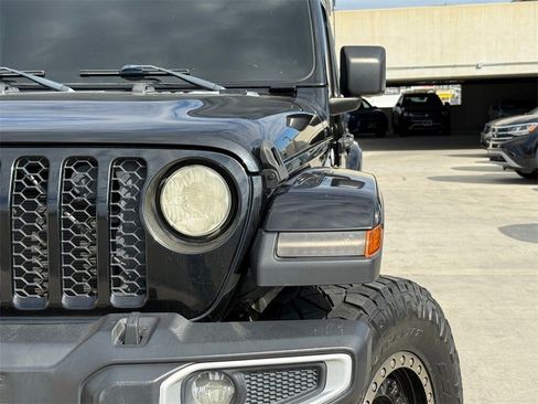 Used 2021 Jeep Gladiator Sport image 3