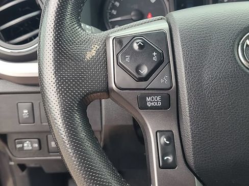 Used 2022 Toyota Tacoma TRD Off-Road AWD/4WD image 17