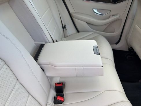 Used 2021 Mercedes-Benz GLC 300 4MATIC image 25