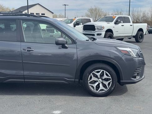Used 2022 Subaru Forester Premium AWD/4WD image 4