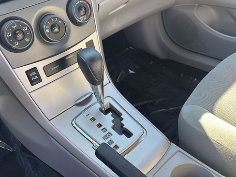 Used 2013 Toyota Corolla LE FWD image 32