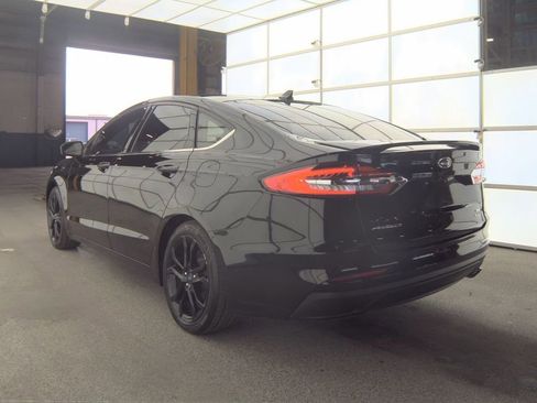 Used 2019 Ford Fusion SE w/ Equipment Group 151A FWD image 4