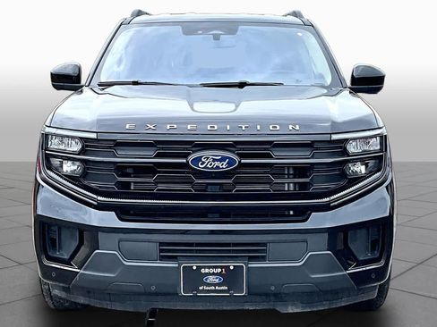 Certified 2025 Ford Expedition Active AWD/4WD image 4
