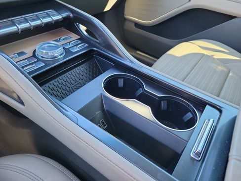 Used 2024 Lincoln Nautilus Reserve w/ Equipment Group 202A image 12