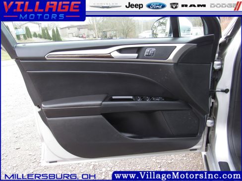 Used 2014 Ford Fusion SE w/ Equipment Group 202A image 9