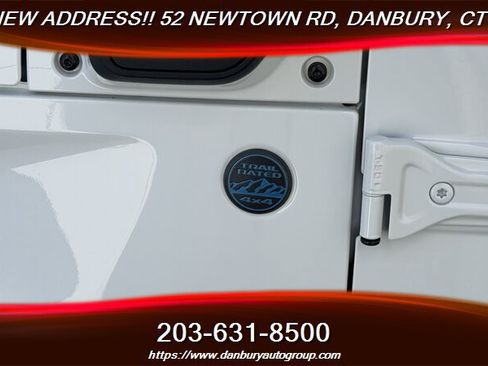 Used 2024 Jeep Wrangler Unlimited w/ Convenience Group AWD/4WD image 9