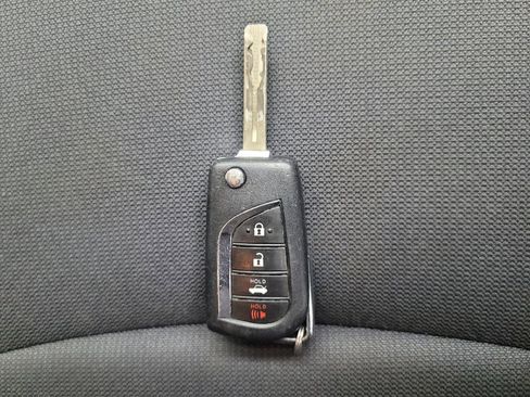 Used 2020 Toyota Corolla LE w/ Carpet Mat Package (TMS) FWD image 32