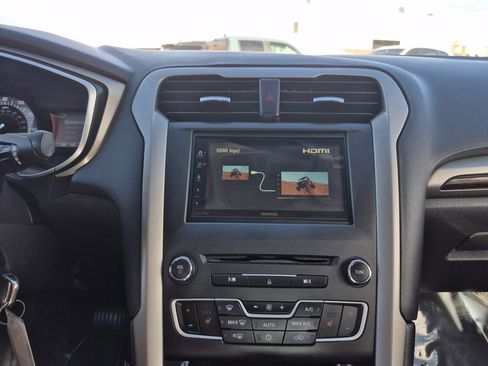 Used 2016 Ford Fusion SE w/ Equipment Group 202A image 9