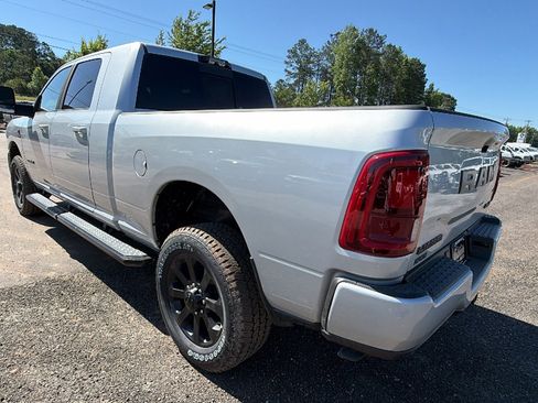 New 2026 RAM 2500 Laramie AWD/4WD image 10