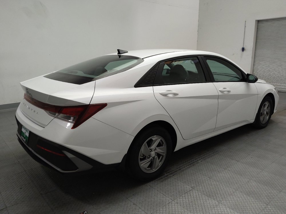 Used 2025 Hyundai Elantra SE FWD image 9