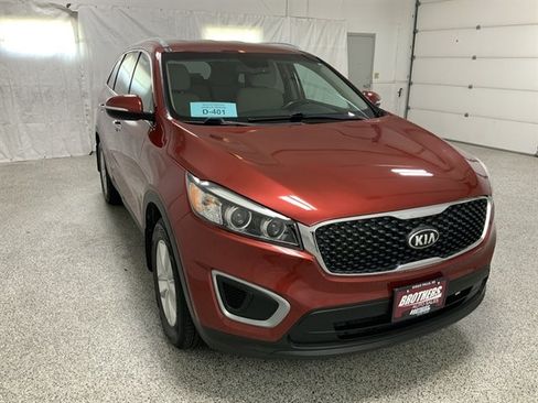 Used 2017 Kia Sorento FWD w/ LX Convenience Package image 3