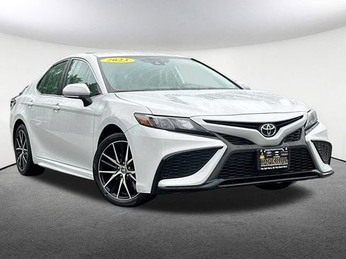 Used 2023 Toyota Camry SE AWD/4WD image 2