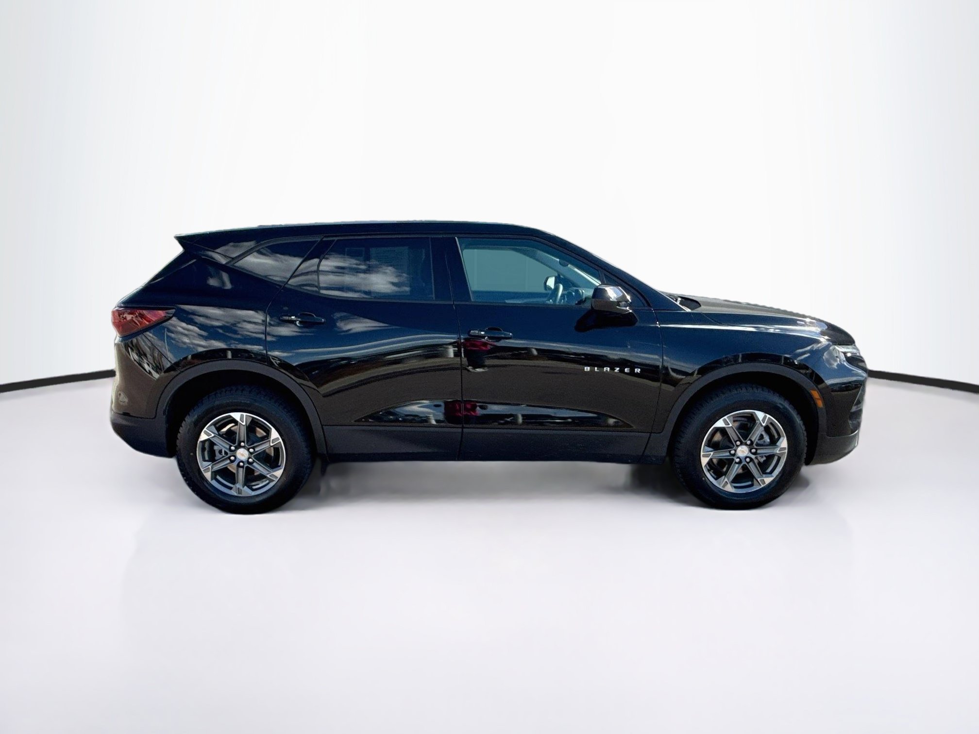 Used 2025 Chevrolet Blazer LT AWD/4WD image 10