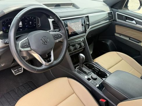 Used 2022 Volkswagen Atlas Cross Sport SEL R-Line AWD/4WD image 12