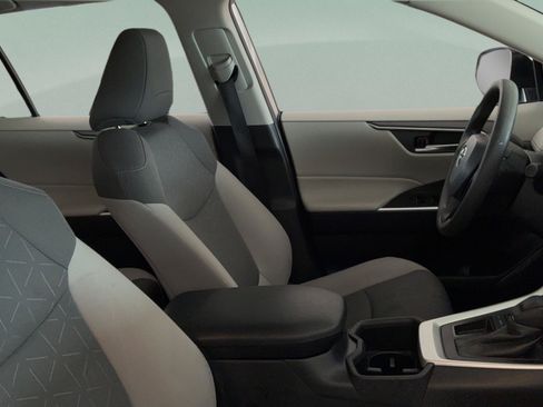 Used 2025 Toyota RAV4 XLE FWD image 31