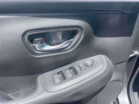 Used 2023 Honda HR-V LX image 18
