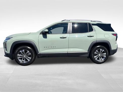 Used 2025 Chevrolet Equinox LT w/ Convenience Package II image 2