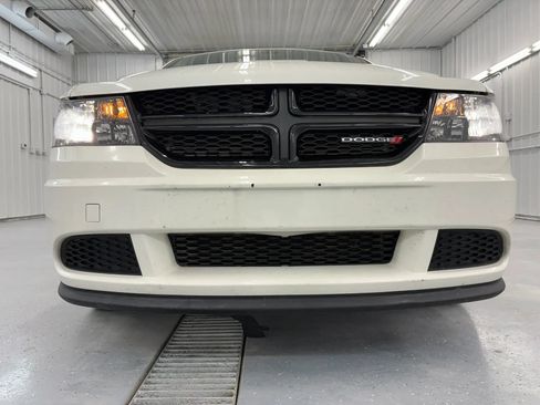 Used 2020 Dodge Journey SE w/ Blacktop Package FWD image 11