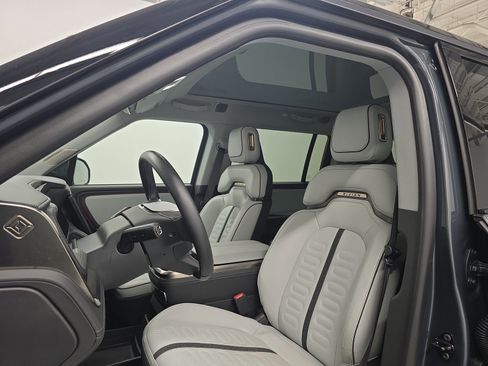 Used 2025 Rivian R1S Adventure AWD/4WD image 20