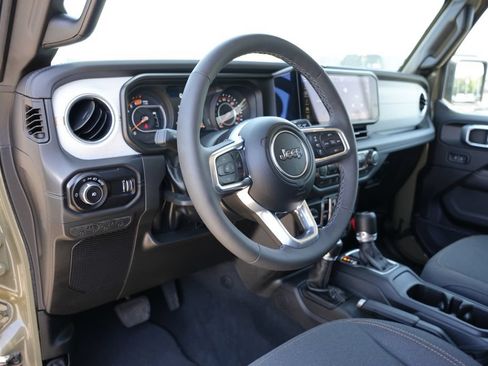 Used 2026 Jeep Wrangler Unlimited Sahara AWD/4WD image 13
