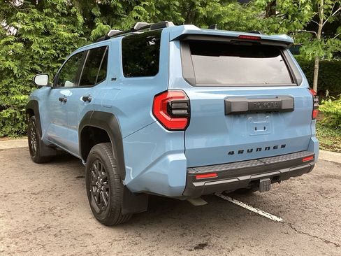 Certified 2025 Toyota 4Runner SR5 AWD/4WD image 10
