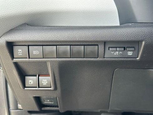 Used 2025 Toyota Sienna XLE image 20