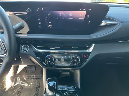 Used 2025 Buick Envista Sport Touring image 18