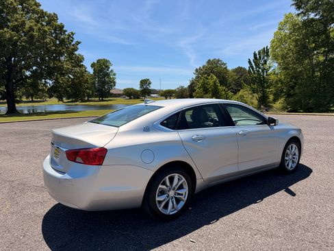 Used 2018 Chevrolet Impala LT w/ LT Convenience Package FWD image 5