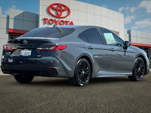 Used 2025 Toyota Camry SE w/ Convenience Package FWD image 3