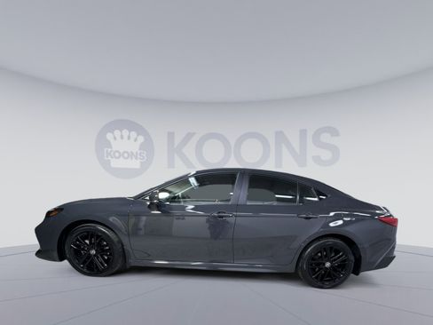 Used 2025 Toyota Camry SE image 8