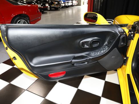 Used 2000 Chevrolet Corvette Coupe w/ Memory Pkg RWD image 53