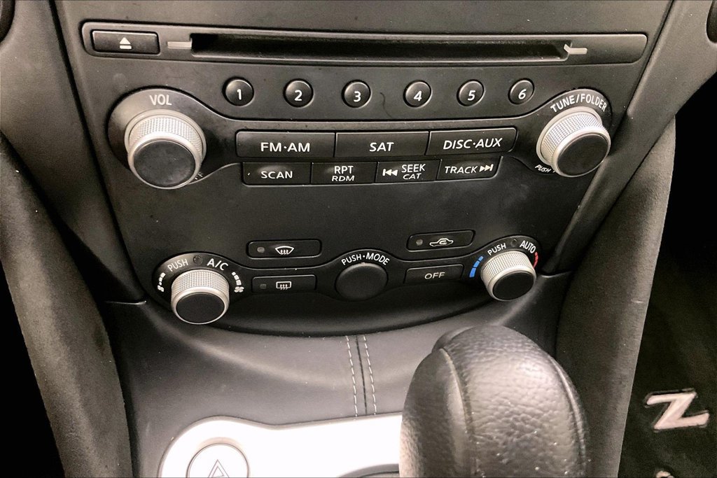 Used 2018 Nissan 370Z Touring RWD image 27