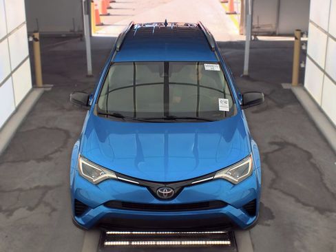Used 2018 Toyota RAV4 LE FWD image 7