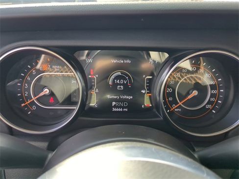 Used 2022 Jeep Wrangler Unlimited Sahara image 35