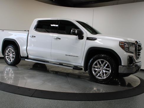 Used 2021 GMC Sierra 1500 SLT w/ SLT Premium Plus Package AWD/4WD image 17
