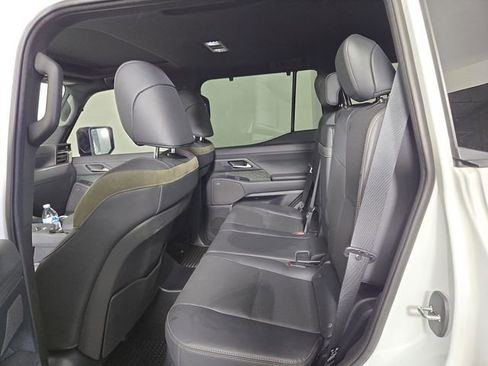 Used 2024 Lexus GX 550 AWD/4WD image 16