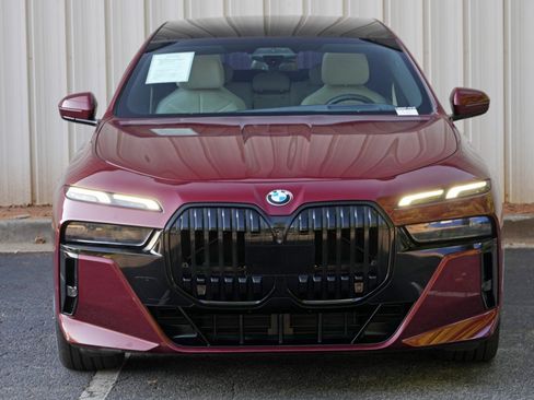 Used 2023 BMW 760i xDrive AWD/4WD image 55