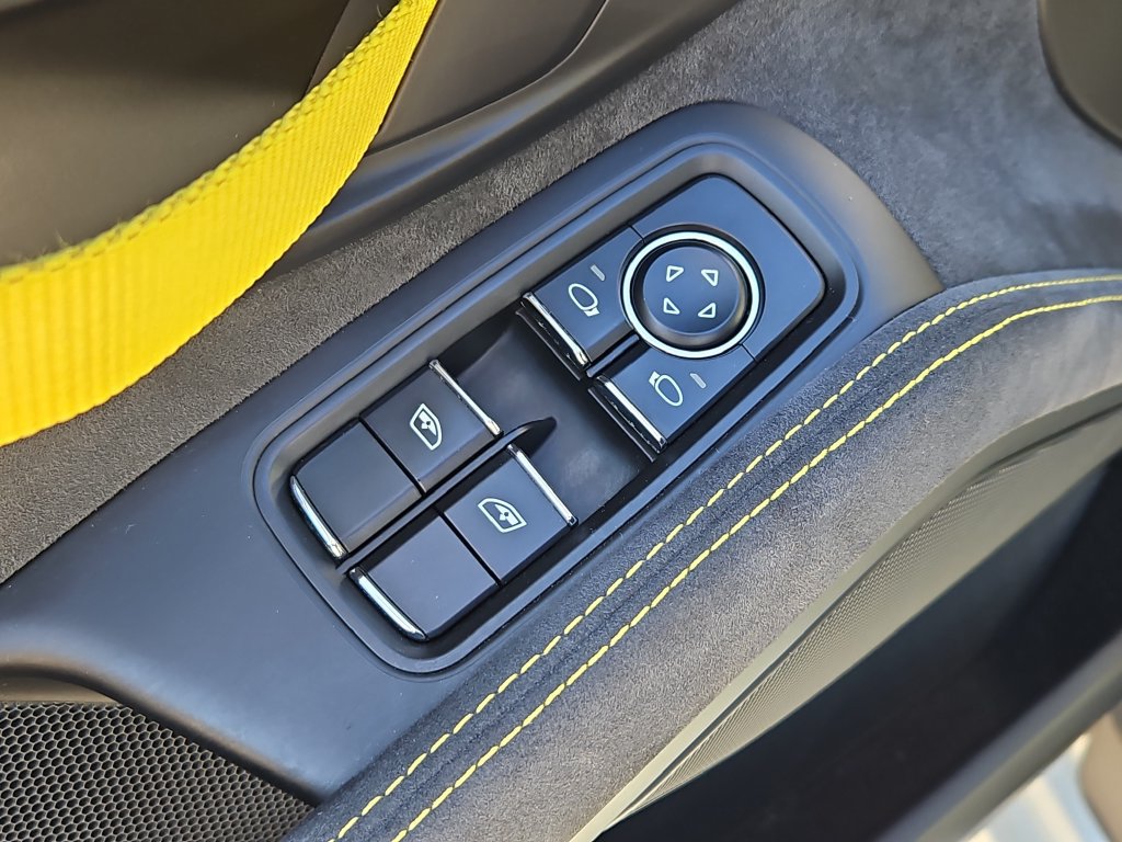 Certified 2016 Porsche Boxster Spyder RWD image 26