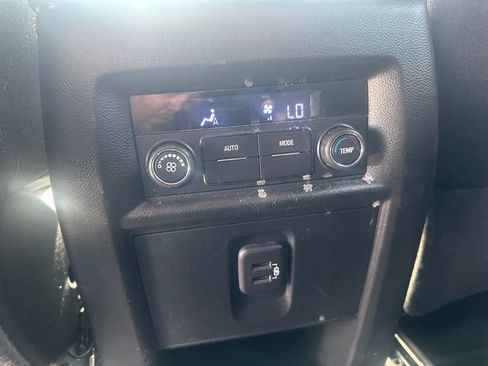 Used 2023 Chevrolet Traverse LT AWD/4WD image 19