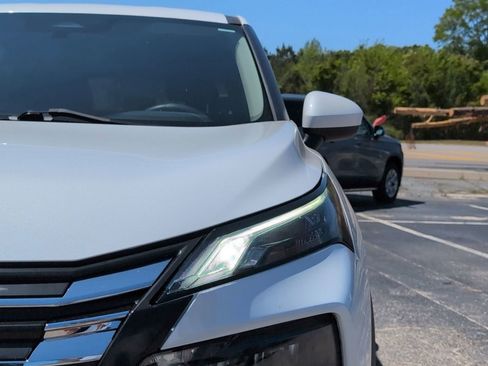 Used 2024 Nissan Rogue SV image 12