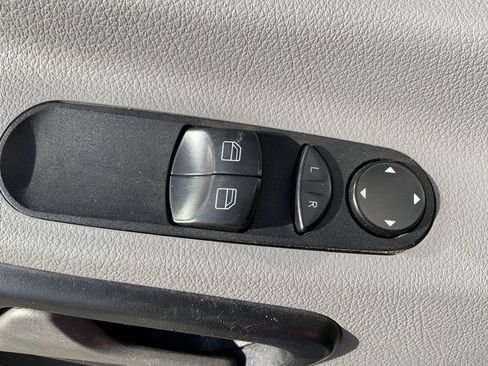 Used 2016 Mercedes-Benz Sprinter 2500 image 23