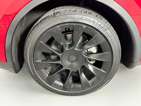 Used 2021 Tesla Model Y Long Range AWD/4WD image 11