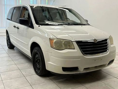 Used 2008 Chrysler Town & Country LX image 1