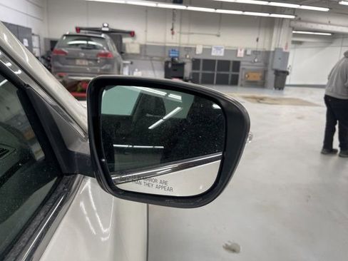 Used 2015 Nissan Rogue SL w/ SL Premium Package image 12