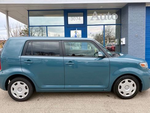 Used 2009 Scion xB FWD image 3