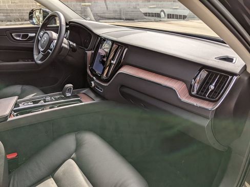 Certified 2023 Volvo XC60 B5 Plus w/ Climate Package image 21