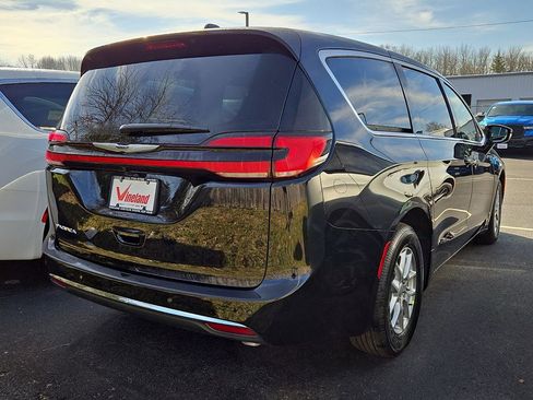 New 2026 Chrysler Pacifica Select FWD image 4