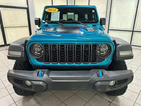 Used 2024 Jeep Wrangler Rubicon w/ Technology Group image 12